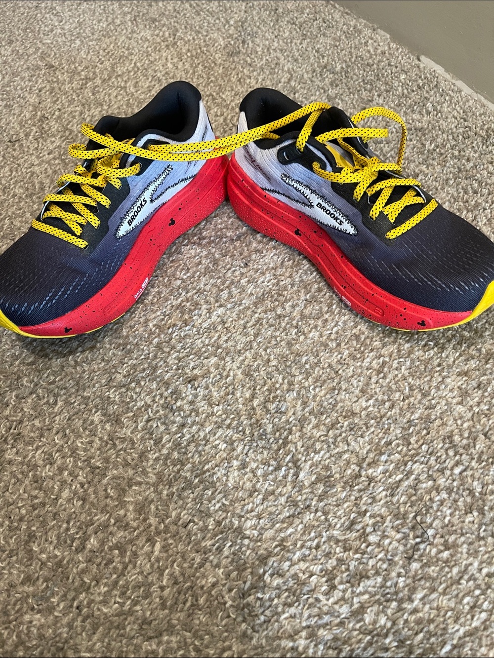 Brooks Women’s/Unisex Black Red Yellow Lace-Up Running Sneakers - Picture 6 of 6